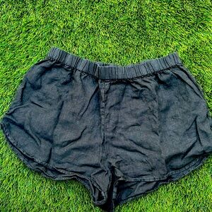 Mate organic linen black shorts size M